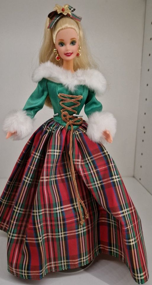 1995 International Happy Holidays Gala Barbie - Special Edition in Dorsten