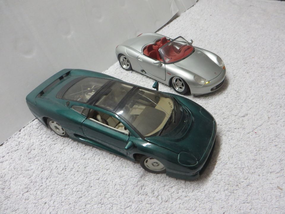 2 Modelle in 1:18, Porsche etc. Scheibe defekt, zus. für 15 € in Essen