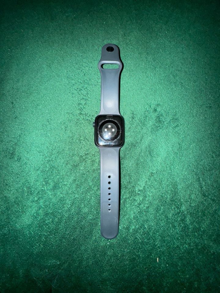 Apple Watch Series 8 45MM in Idstein