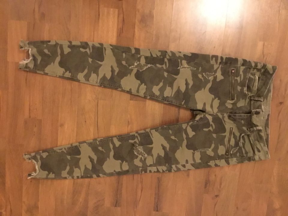 Zara Skinny Jeans Camouflage, Gr. 34 in Aschaffenburg