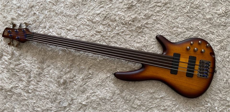 Ibanez SRF 705 Portamento fretless in Hamburg