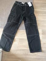 Schwarze Cargo Jeans von BERSHKA Größe 34 Nordrhein-Westfalen - Rietberg Vorschau