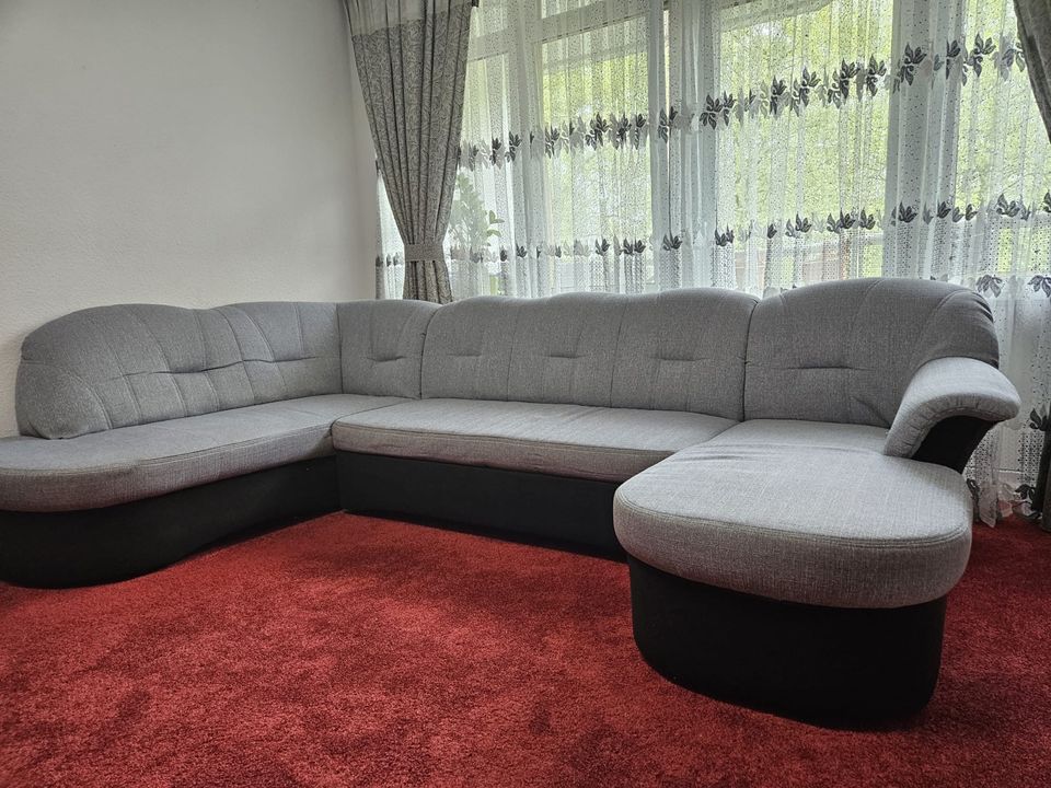 Wohnlandschaft große Couch mit Bettfunktion in Berlin