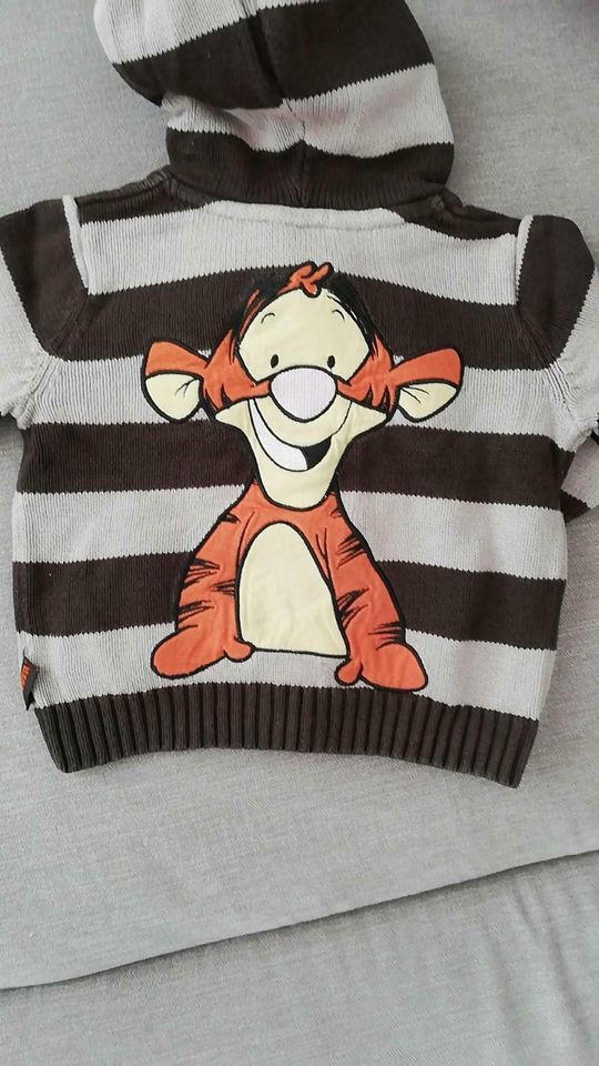 H&M Strickweste Weste Pullover Tigger Winnie Pooh in Aholming