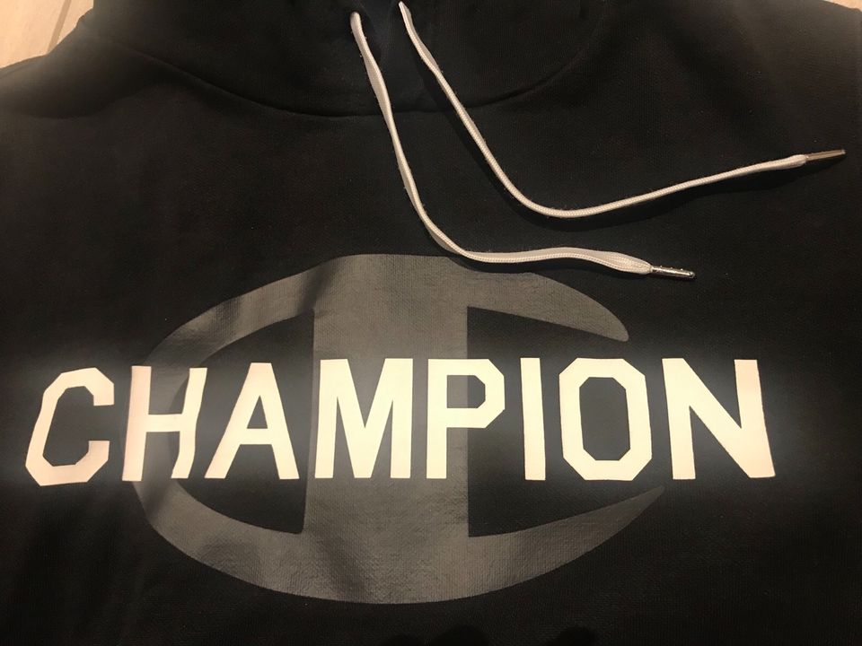 CHAMPION Hoodie Kapuzenpullover Gr. S Neuwertig in Kriftel