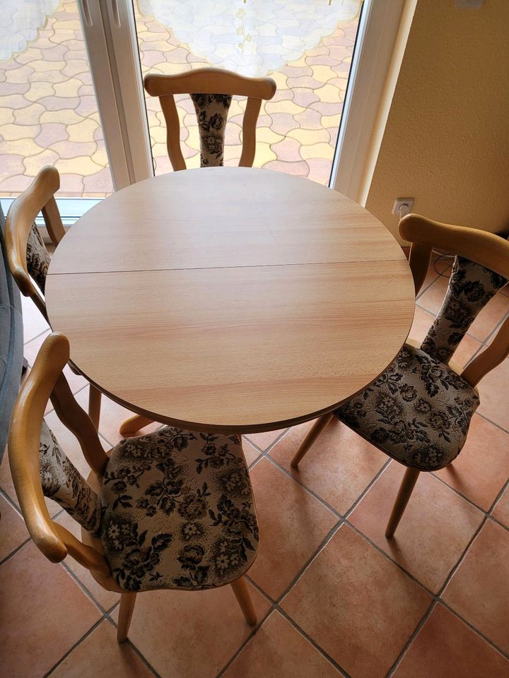 Tisch mit 4 Stühlen Esstisch ausziehbar in Fürstenwalde (Spree)