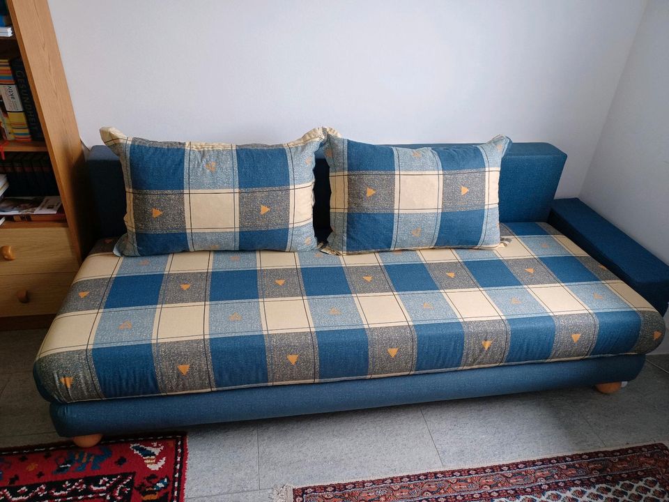 Couch Sofa Schlafen Gästebett blau gelb in Hagen