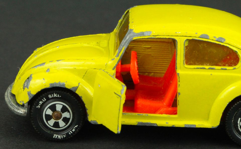Siku VW 1300 Käfer gelb-grün Modell-Auto 1:60 Spielzeug-Auto in Elze