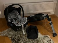 MAXI COSI Cabriofix m. Easy Fix Base u. Bezug Babyschale Sitz Baden-Württemberg - Besigheim Vorschau