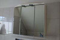 Badezimmerschrank mit Spiegel und Beleuchtung Spiegelschrank weiß Schleswig-Holstein - Reinbek Vorschau