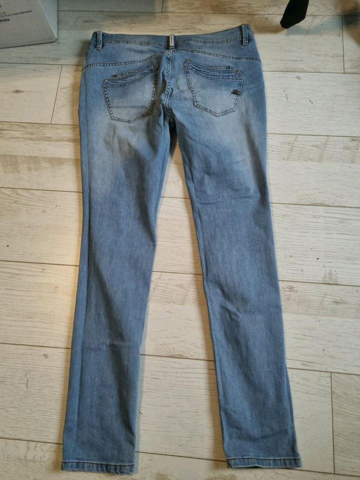 Buena Vista Malibu Jeans Gr. XL in Essen