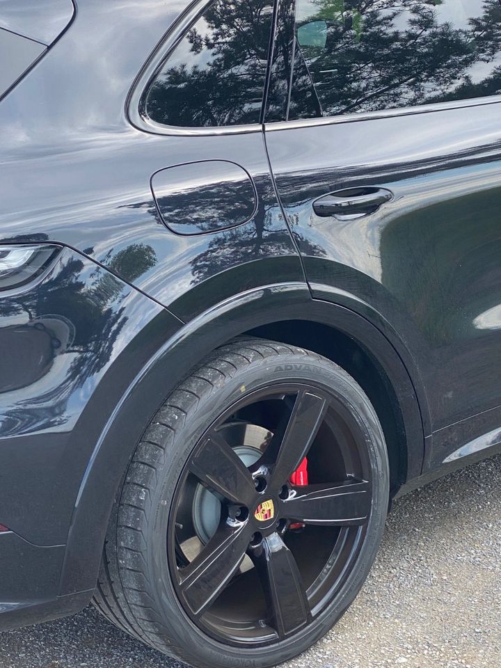 Porsche Cayenne 4.0 V8 GTS 8-fach Bereifung I Approved I Keramik in Winnenden