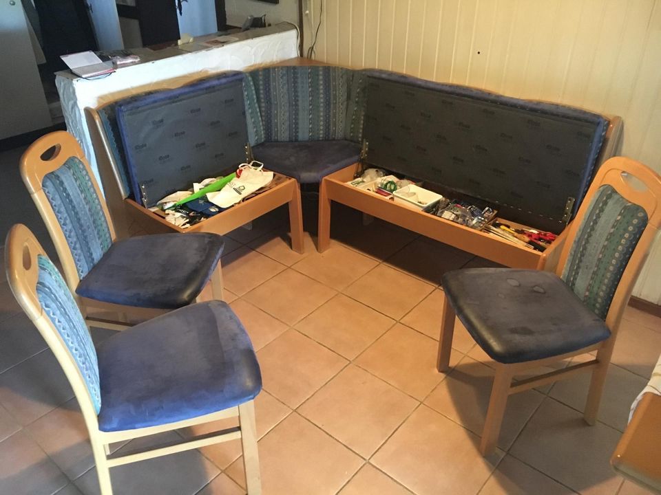 Eckbank mit 3 Stühlen und ausziehbarem Tisch in Dissen am Teutoburger Wald