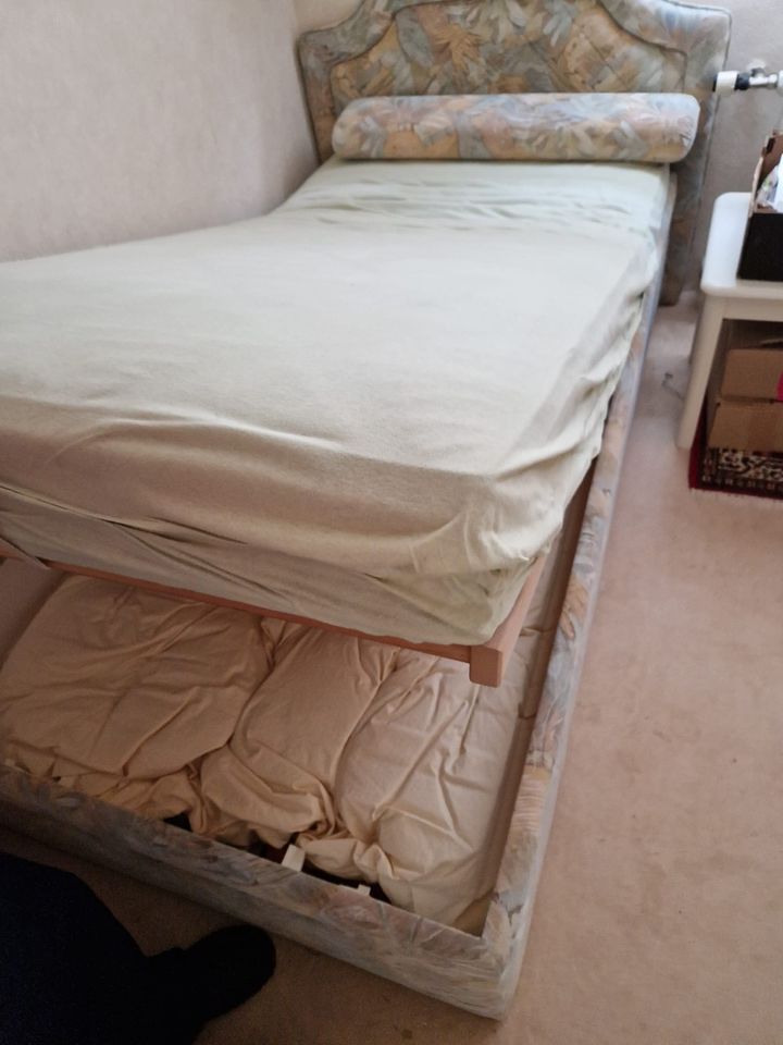 Komplett Bett mit neuem Gestell in Wehrheim