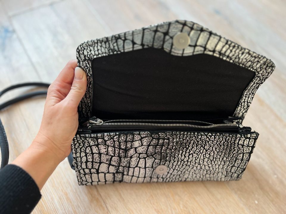 NEU! Clutch Liebeskind silber schwarz Kroko schick in Gießen