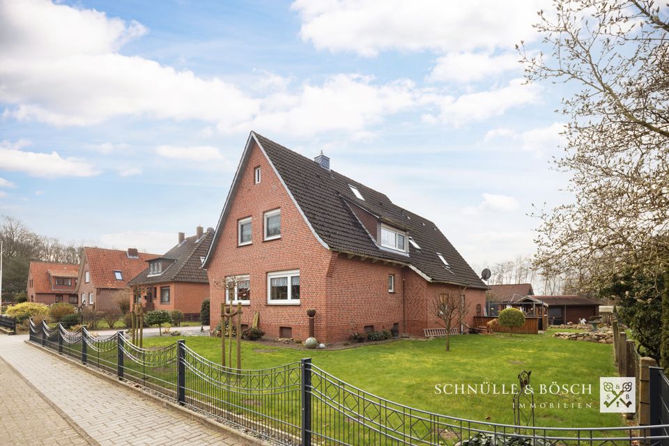 Renoviertes Zweifamilienhaus mit tollem Garten in Hammah