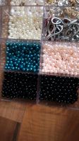 Kleine perlen aus Kunststoff Schwarz Weiß Rosa und Blau Berlin - Treptow Vorschau