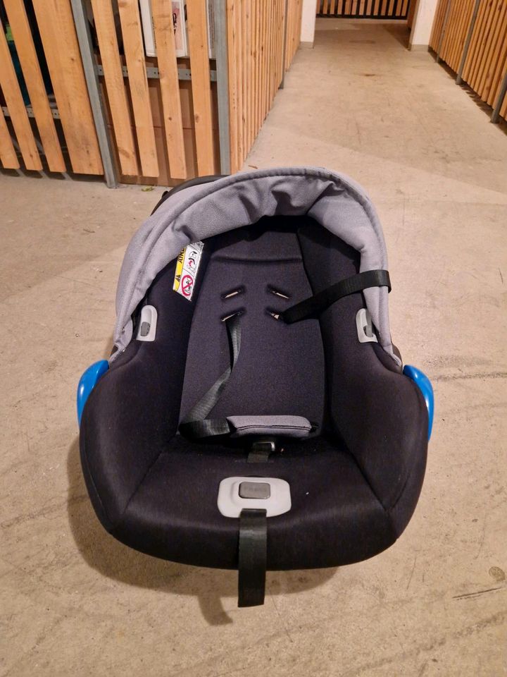 Kinderwagen Venecci 3 in 1 in Traunreut