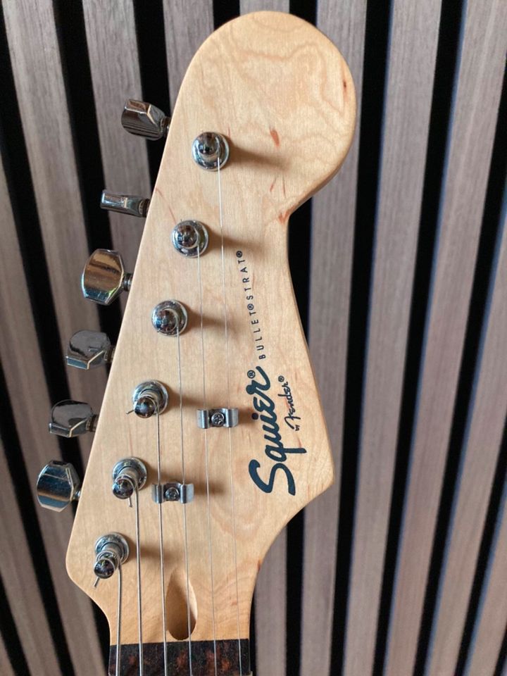 Squire Fender Strat rot, gebraucht in Schrobenhausen