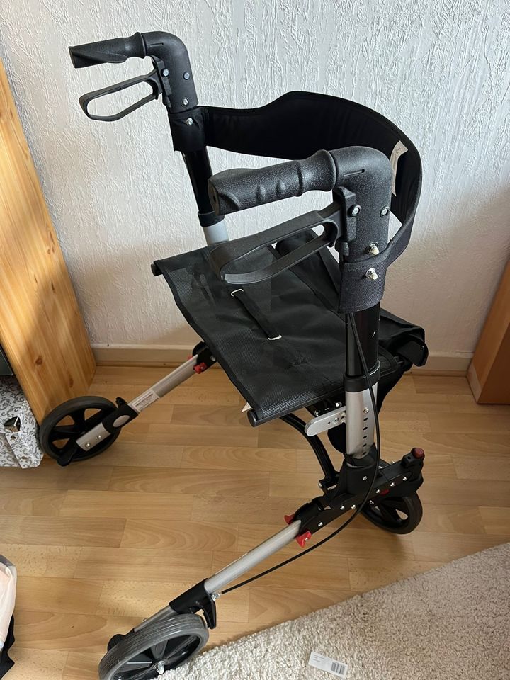 Moderner Rollator abzugeben in Werdohl