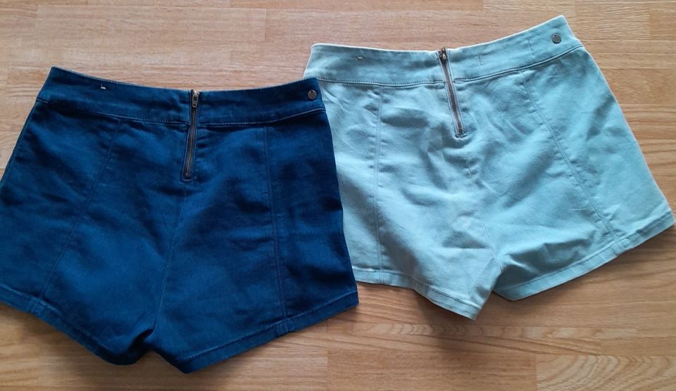 2 kurze Shorts Gr. L in Gaggenau