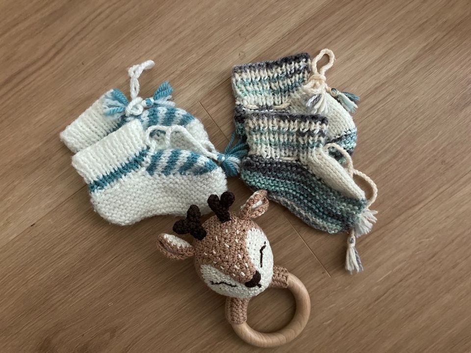 Selbstgestrickte Babyschuhe Babysocken in Bonn