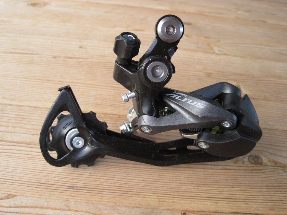 SHIMANO ALTUS Schaltwerk RD-M2000 (neu) in Ammerbuch