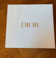 Dior Karton Box weiß Gold 28cm x 28cm x ca.11cm Berlin - Wilmersdorf Vorschau