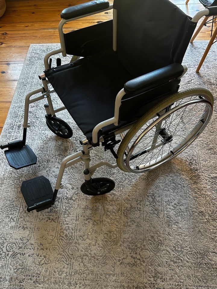 Bequemer Rollstuhl in Berlin