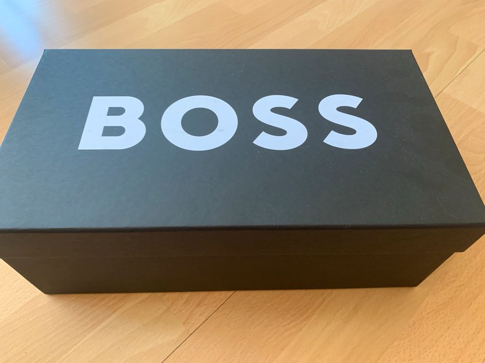 Hugo Boss Mokassins Slipper Nubukleder beige Gr. 43 neuwertig in Chemnitz