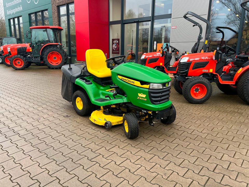 Aufsitzmäher/ Rasenmäher John Deere X300R in Niedersachsen Bakum