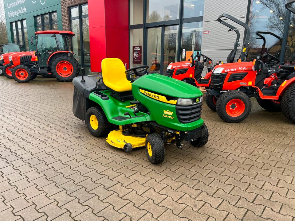 Aufsitzmäher/ Rasenmäher John Deere X300R in Bakum