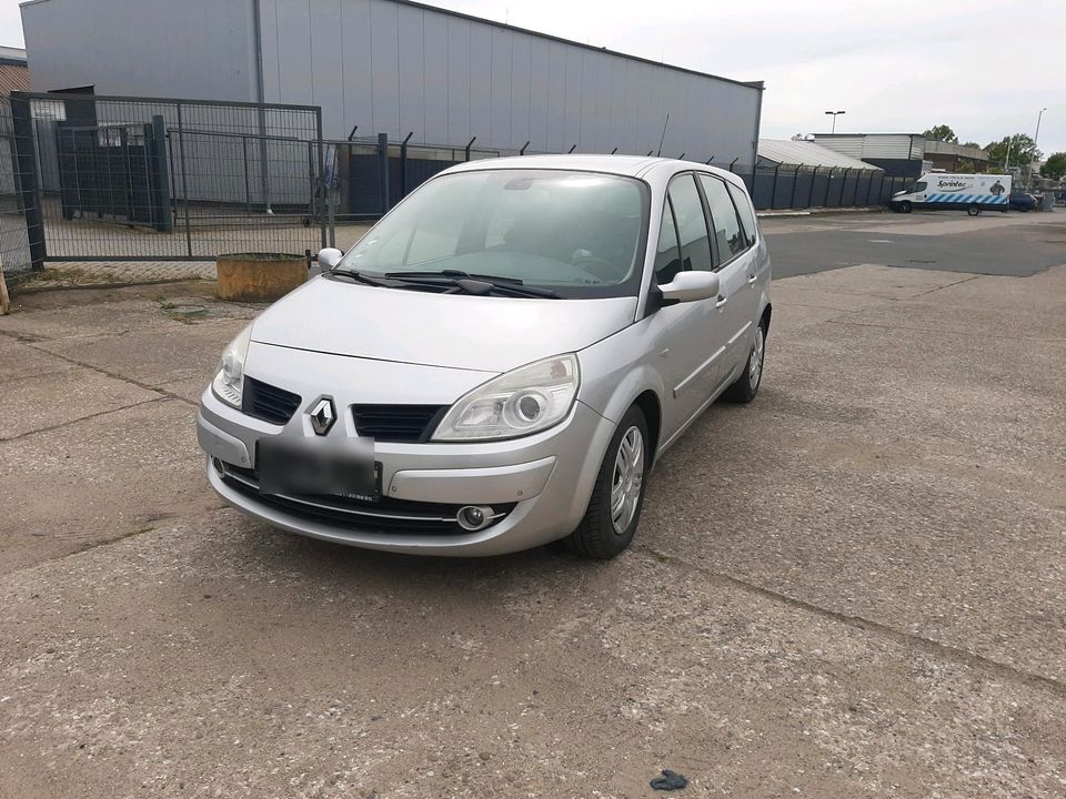 RENAULT  GRAD SCÉNIC 1,9 dCi 7xSitze in Hannover