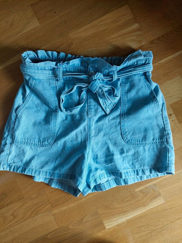 Jeans Hot Pants High Waist Gr. M mit Gürtel Shorts kurze Hose in Lindenberg im Allgäu