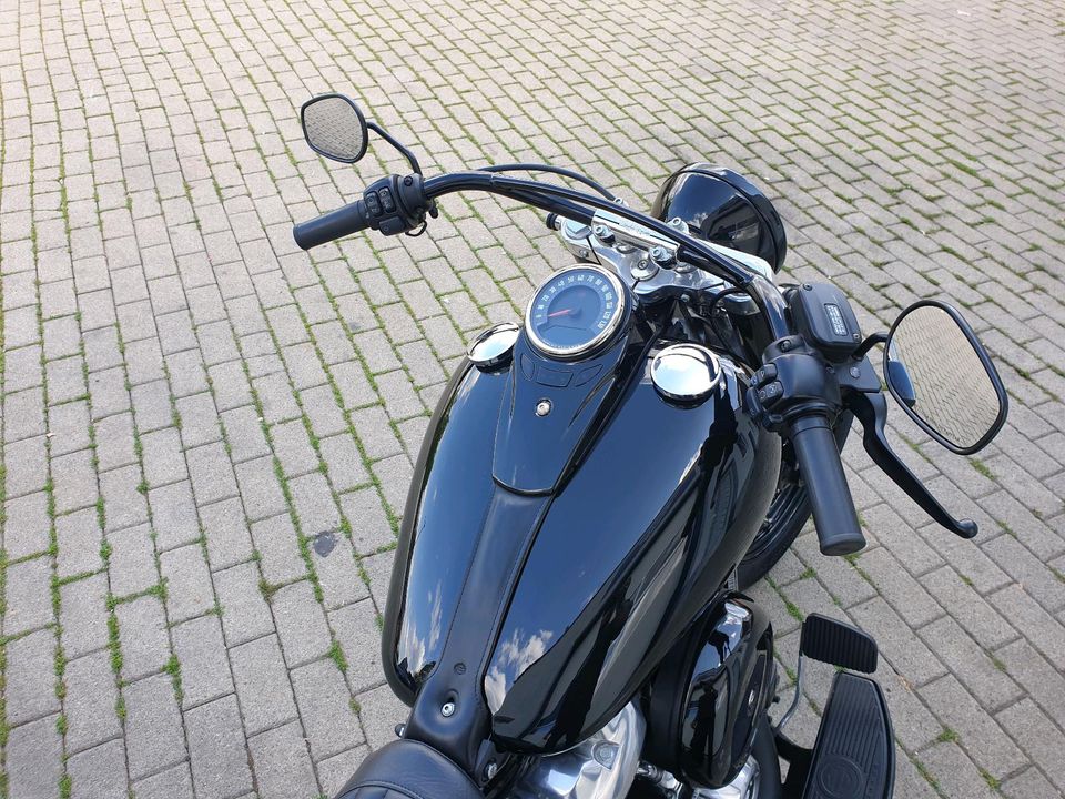 Harley-Davidson Slim/ FLS / EZ.2018 / 107 cui / 6000Km / Softail in Deckenpfronn