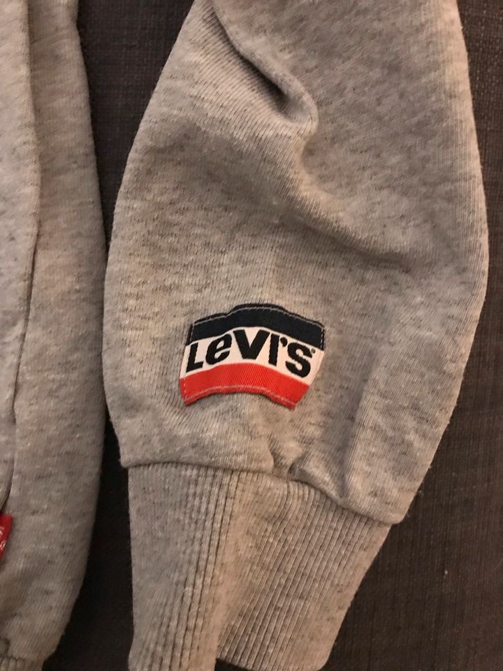 LEVI’s Pullover grau Sweatshirt Gr. 152 in Wedel