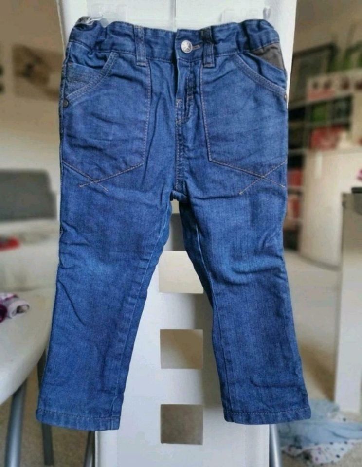 Jeans schmal geschnitten und gefüttert Größe 86 in Starsiedel