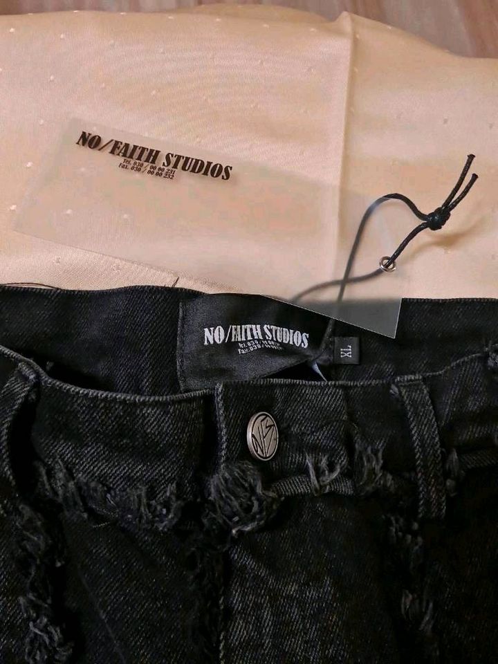 NO / FAITH STUDIOS- JEANS FLARED DENIM 001 BLACK × 1 X-LARGE in Völklingen