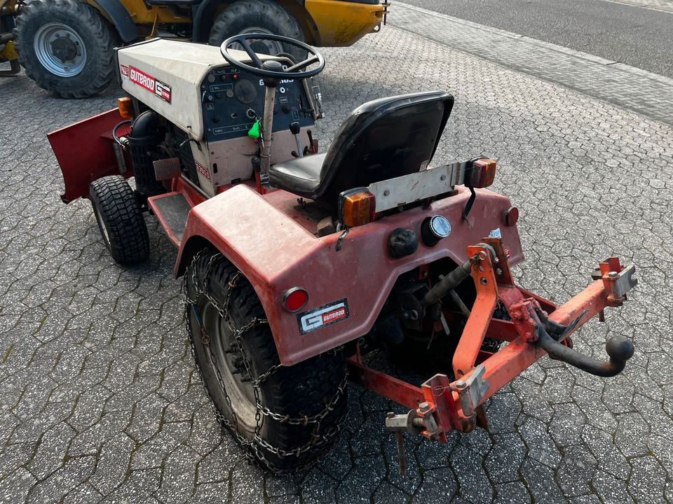 Gutbrod 2350D Schneeschild Kehrbesen Kleintraktor in Mayen