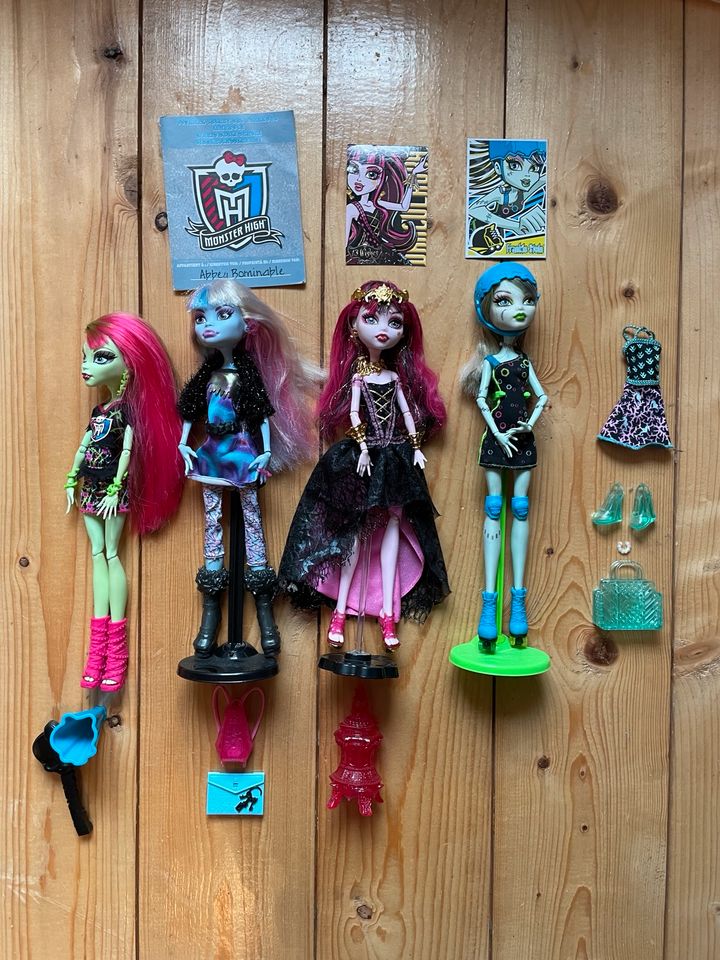 3 Monster High Puppen + 1 Outfit in Tellingstedt