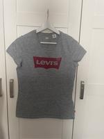 Levi’s T shirt in der Größe M Nordrhein-Westfalen - Bottrop Vorschau