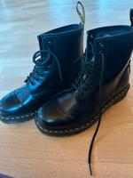 Dr. Martens 1460 glattleder Boots, schwarz, steif, Gr.  39. Bayern - Schrobenhausen Vorschau