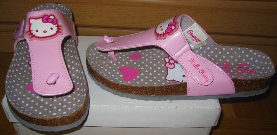 Sandalen Zehentrenner Hello Kitty C&A Gr.34 NEU Rosa in München