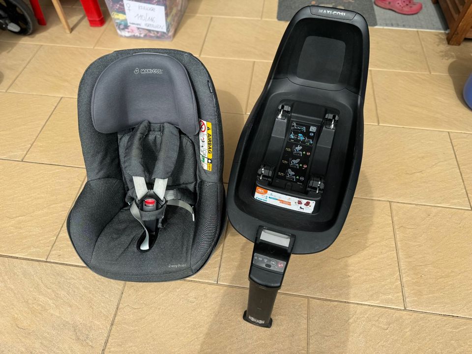 Auto Babysitz Kindersitz MaxiCosi 2Way Pearl mit Isofix Basis in Hattersheim am Main