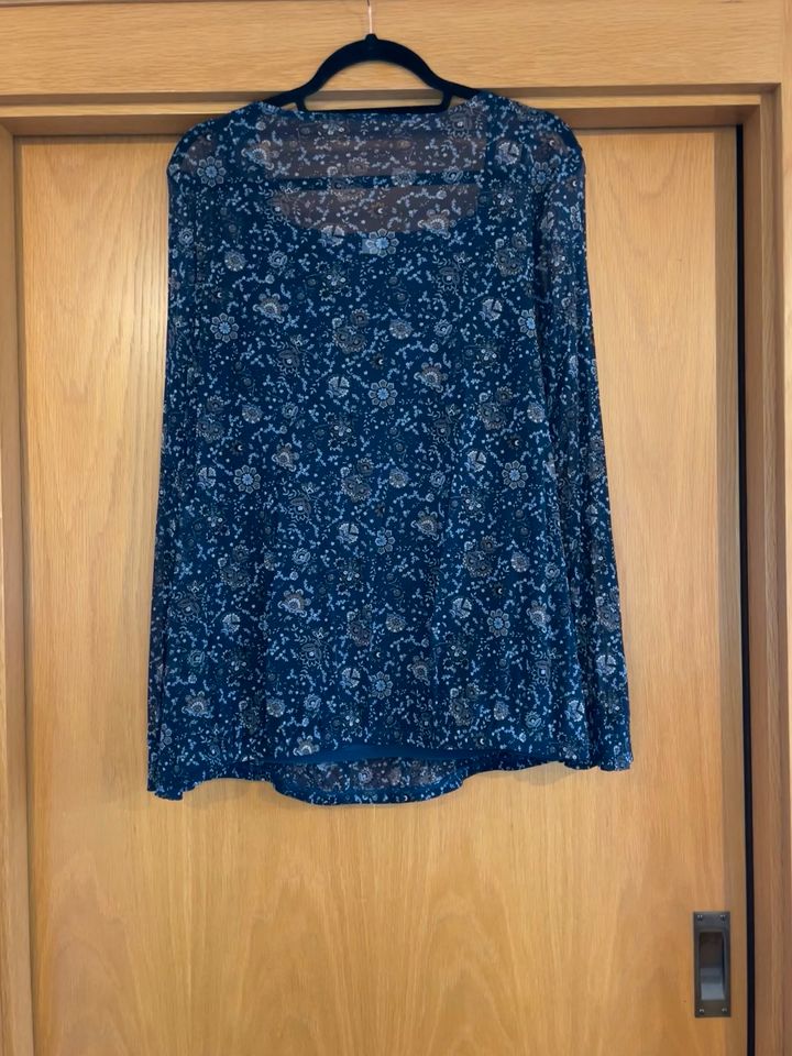 Dunkelblaue Bluse von s.Oliver, Blümchen, Größe 44 in Oberhausen a.d. Donau