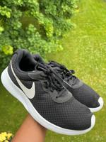 Nike Tanjun Sneskers basic,Stoff,schwarz Gr.43(42) Nordrhein-Westfalen - Düren Vorschau