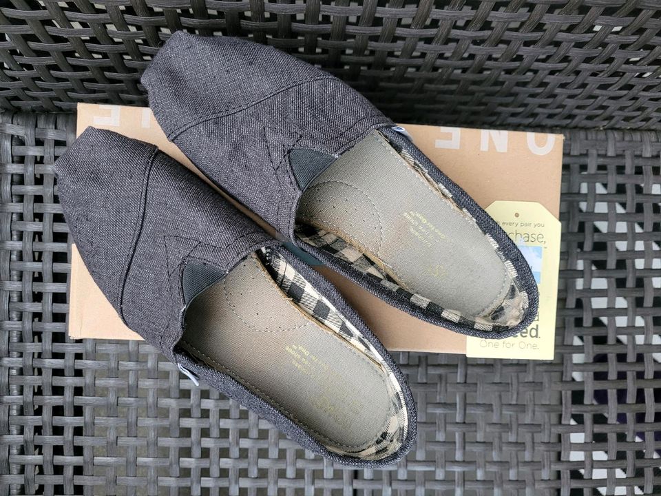 Schöne TOMS Schuhe ❤️ Espadrilles, Alpargata, Slipper, dunkelgrau in Frankfurt am Main