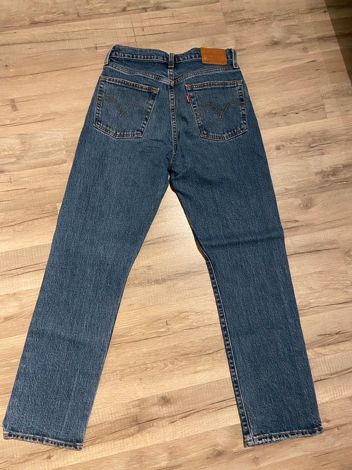 Levi’s Jeans Boyfriend 501 W27 L 28 in Neuss