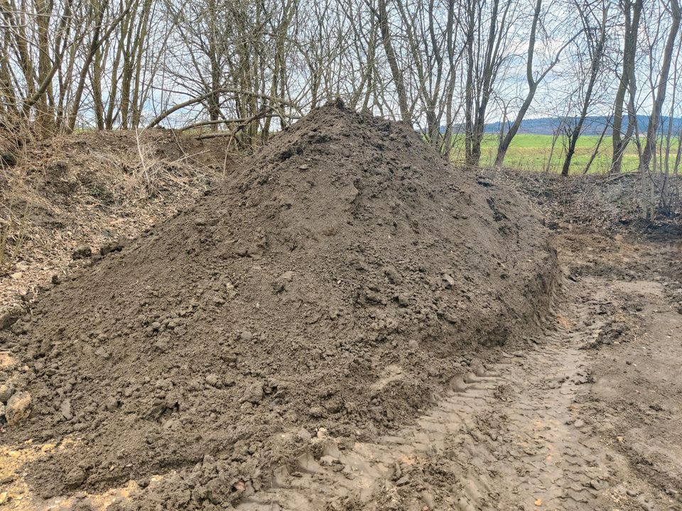 Gesiebter Mutterboden Rindenmulch Kies Schotter in Einbeck