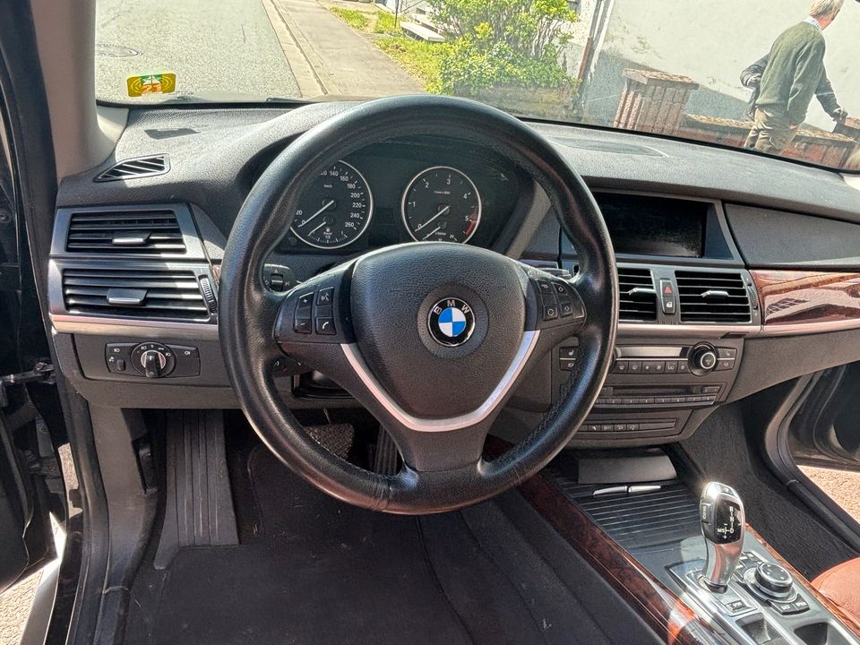 BMW X5 E70 3,0d xDrive schwarz in Saarbrücken